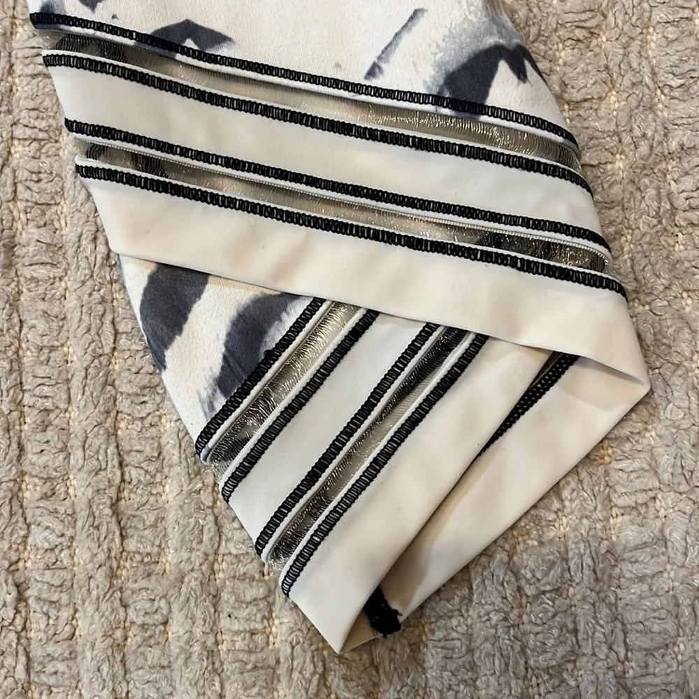 Lululemon High Times Pant *SE Pretty Plume Angel Wing (BB3) Size 8 - Picture 5 of 7